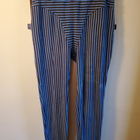 Fashion Brand Company Striped Blue and Brown Crop Top - Picture 2 of 6